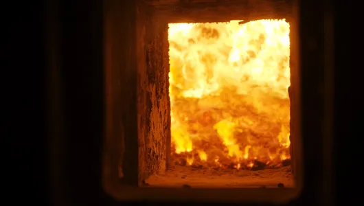 Foyer d’une des deux chaudières de la chaufferie biomasse de Sevran