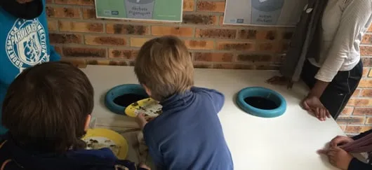 Dans les écoles, Love your waste sensibilise dès le plus jeune âge les enfants au tri des biodéchets.