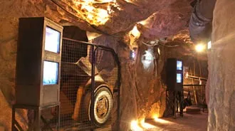 Une entrée dans un musée