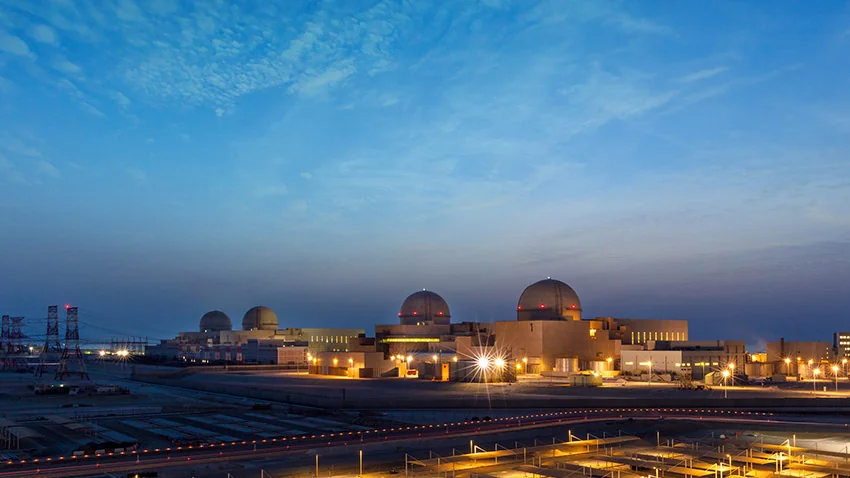Centrale nucléaire de Barakah de nuit