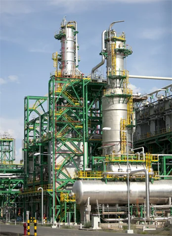 Près de 150 000 m3 de béton ont été nécessaires pour construire l’usine de traitement de Bolashak, soit un volume aussi important que celui utilisé pour ériger les 2 tours Petronas de Kuala Lumpur. Environ 60 000 tonnes d’acier ont également été utilisés, soit l’équivalent de 8 fois le poids de la tour Eiffel. (photo : ©NCOC)