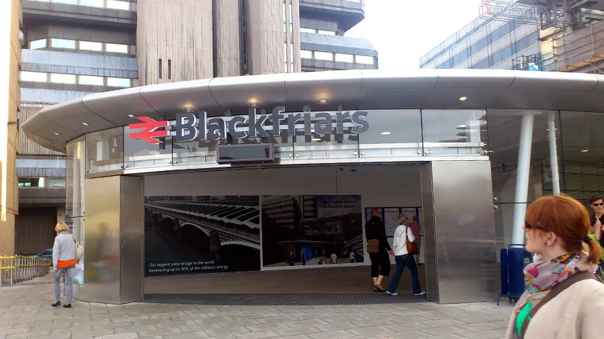 Près de 40 000 usagers transitent quotidiennement par la station de Blackfriars.