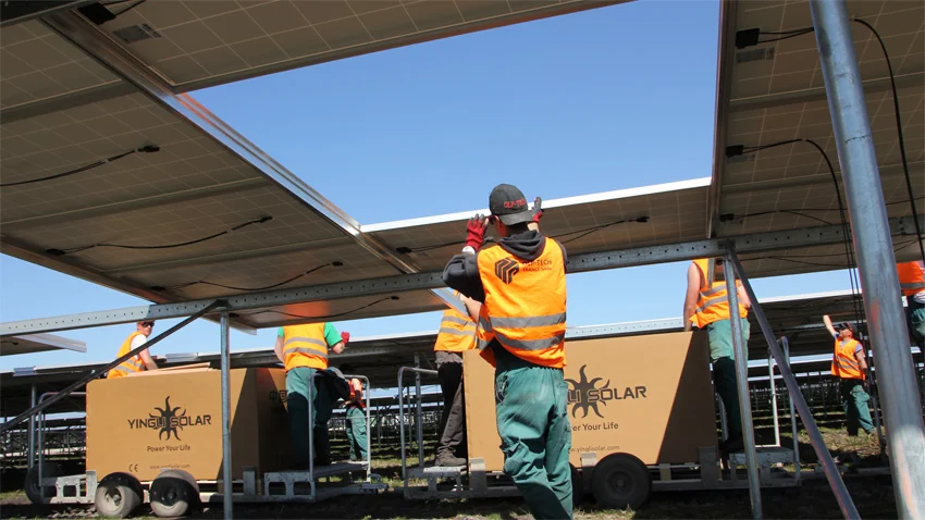 Pose des panneaux photovoltaïque de Cestas