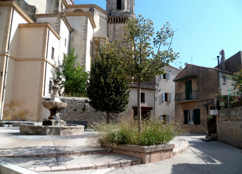 A Lambesc (Bouches-du-Rhône, 9 492 habitants), un conseiller en énergie a été chargé dès 2009 d’un diagnostic énergétique de la commune, bâtiment par bâtiment, afin d’identifier les structures prioritaires. Une des quatre horloges énergétiques d’EDF en phase de test est implantée dans cette commune. (photo : ©Lambesc).