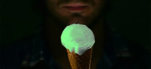 Une glace pour s'illuminer les papilles (©Charlie Francis)
