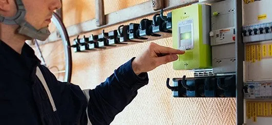 Technicien intervenant sur Linky