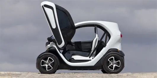 Les portes de Twizy s'ouvrent en élytre afin d'optimiser la compacité du quadricycle (©Renault - Denis Meunier)﻿